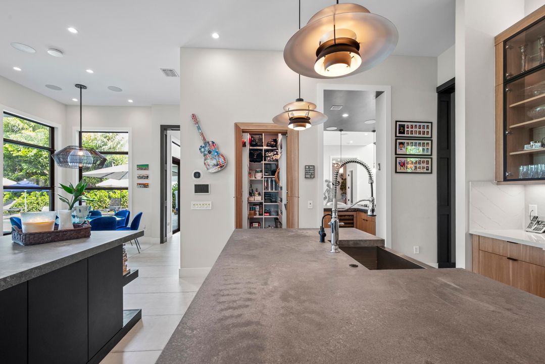 For Sale: $4,875,000 (6 beds, 8 baths, 6175 Square Feet)