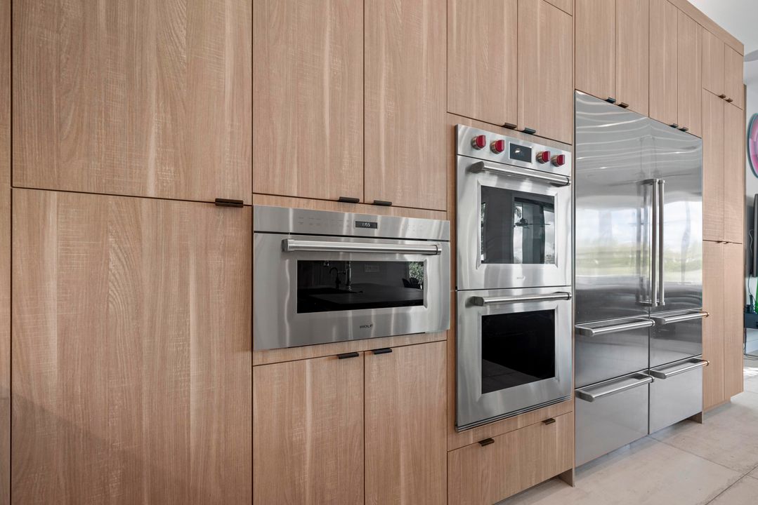 For Sale: $4,875,000 (6 beds, 8 baths, 6175 Square Feet)