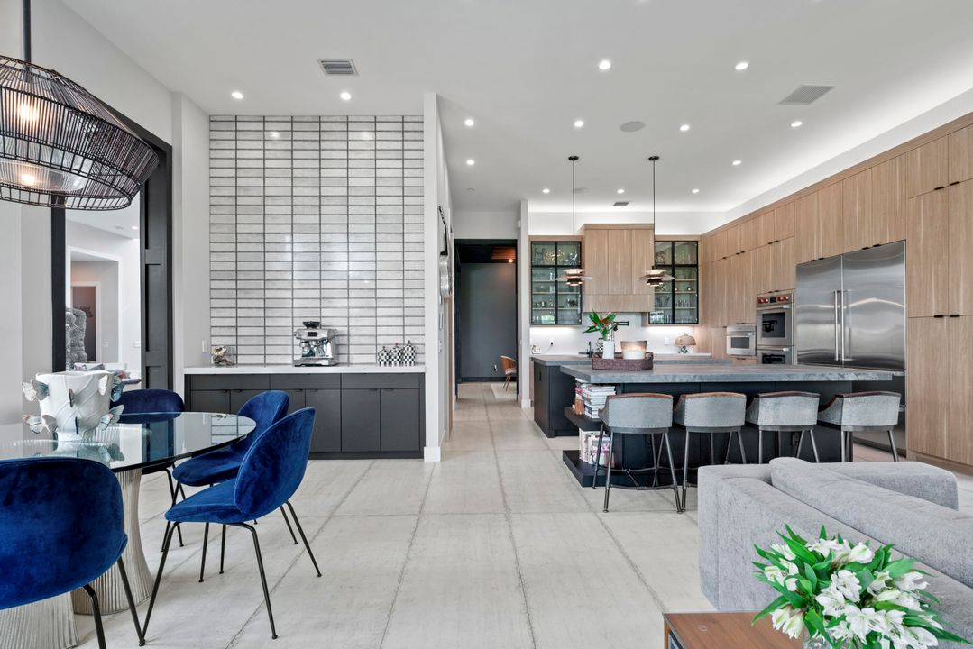 For Sale: $4,875,000 (6 beds, 8 baths, 6175 Square Feet)