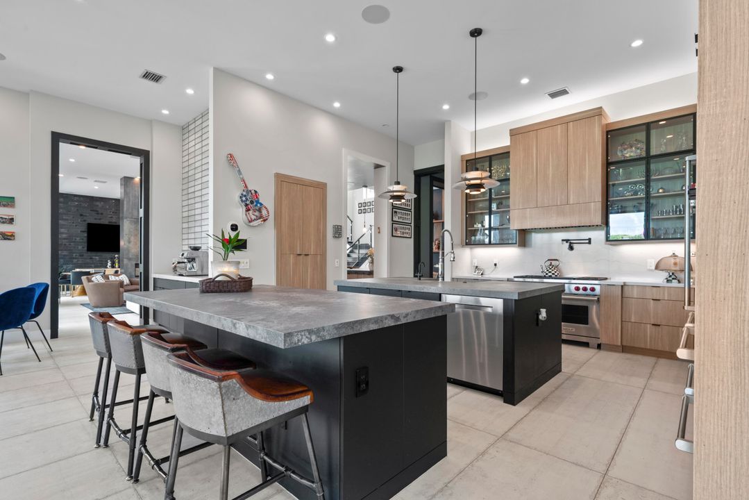 For Sale: $4,875,000 (6 beds, 8 baths, 6175 Square Feet)