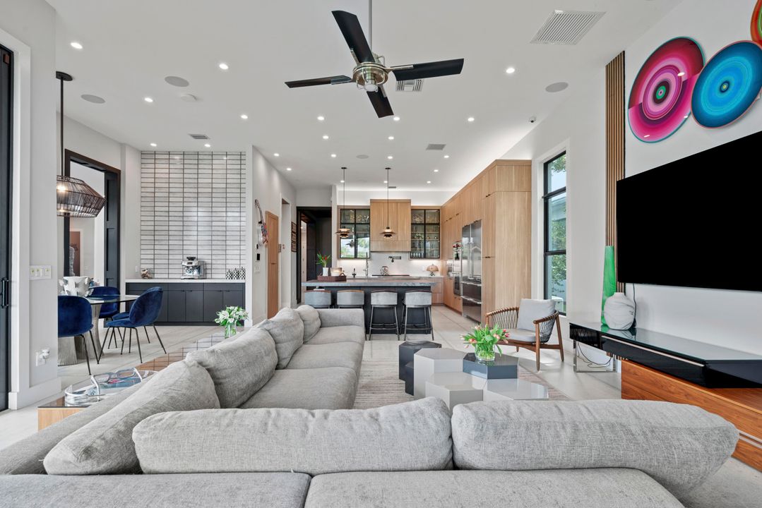 For Sale: $4,875,000 (6 beds, 8 baths, 6175 Square Feet)