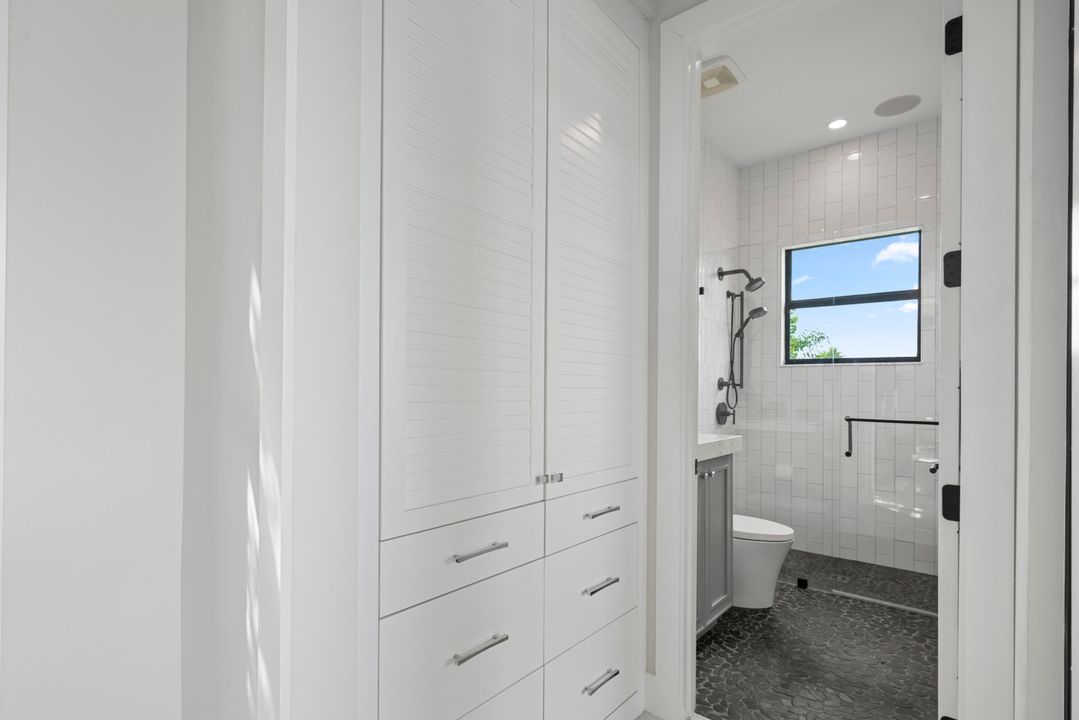 For Sale: $4,875,000 (6 beds, 8 baths, 6175 Square Feet)