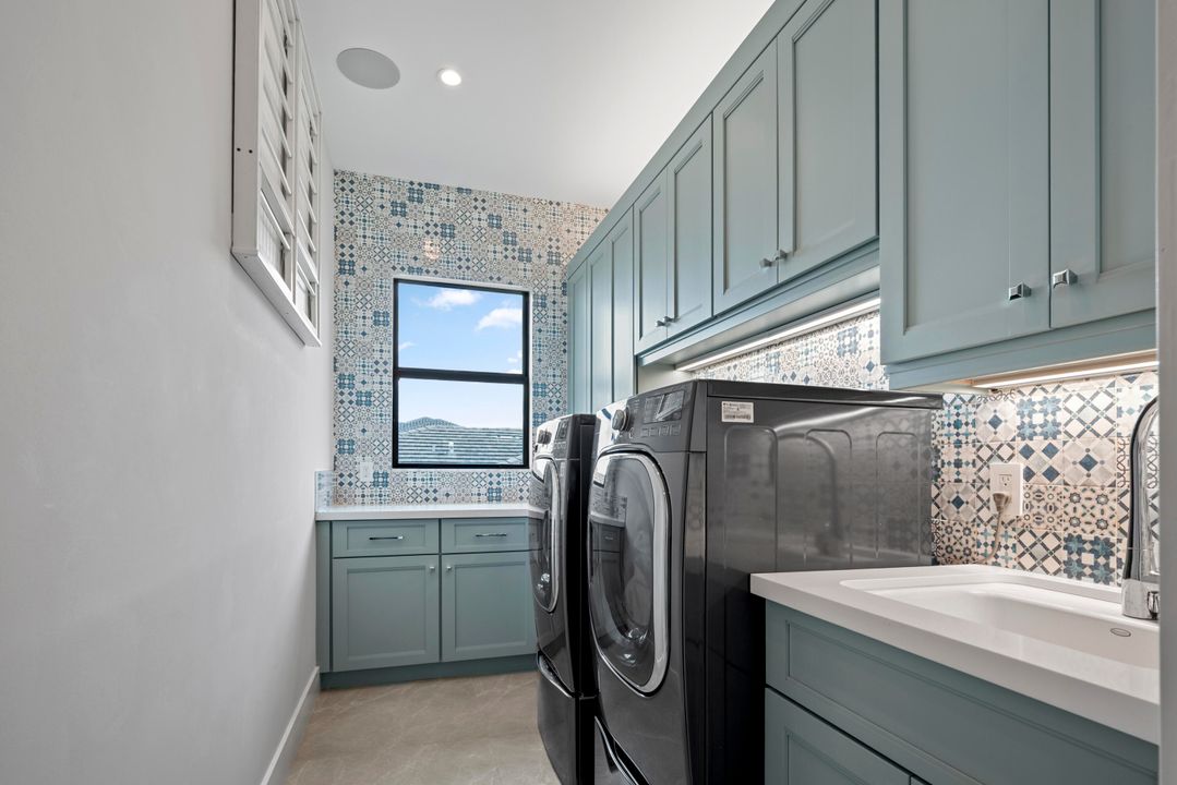 For Sale: $4,875,000 (6 beds, 8 baths, 6175 Square Feet)