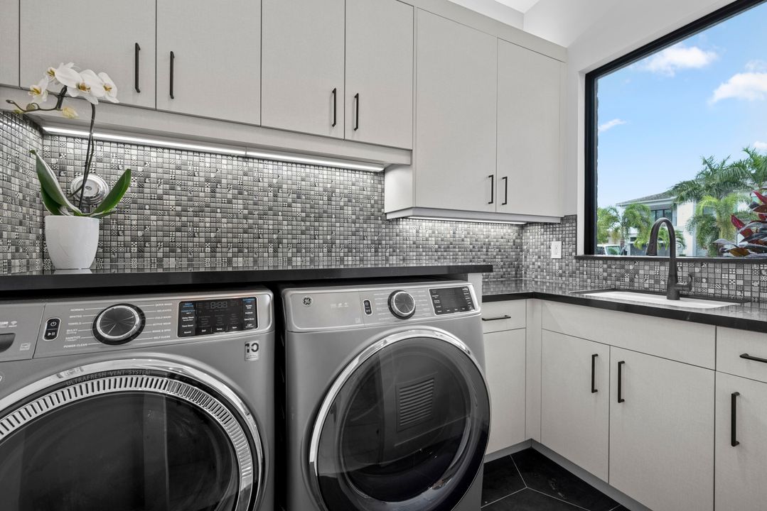 For Sale: $4,875,000 (6 beds, 8 baths, 6175 Square Feet)