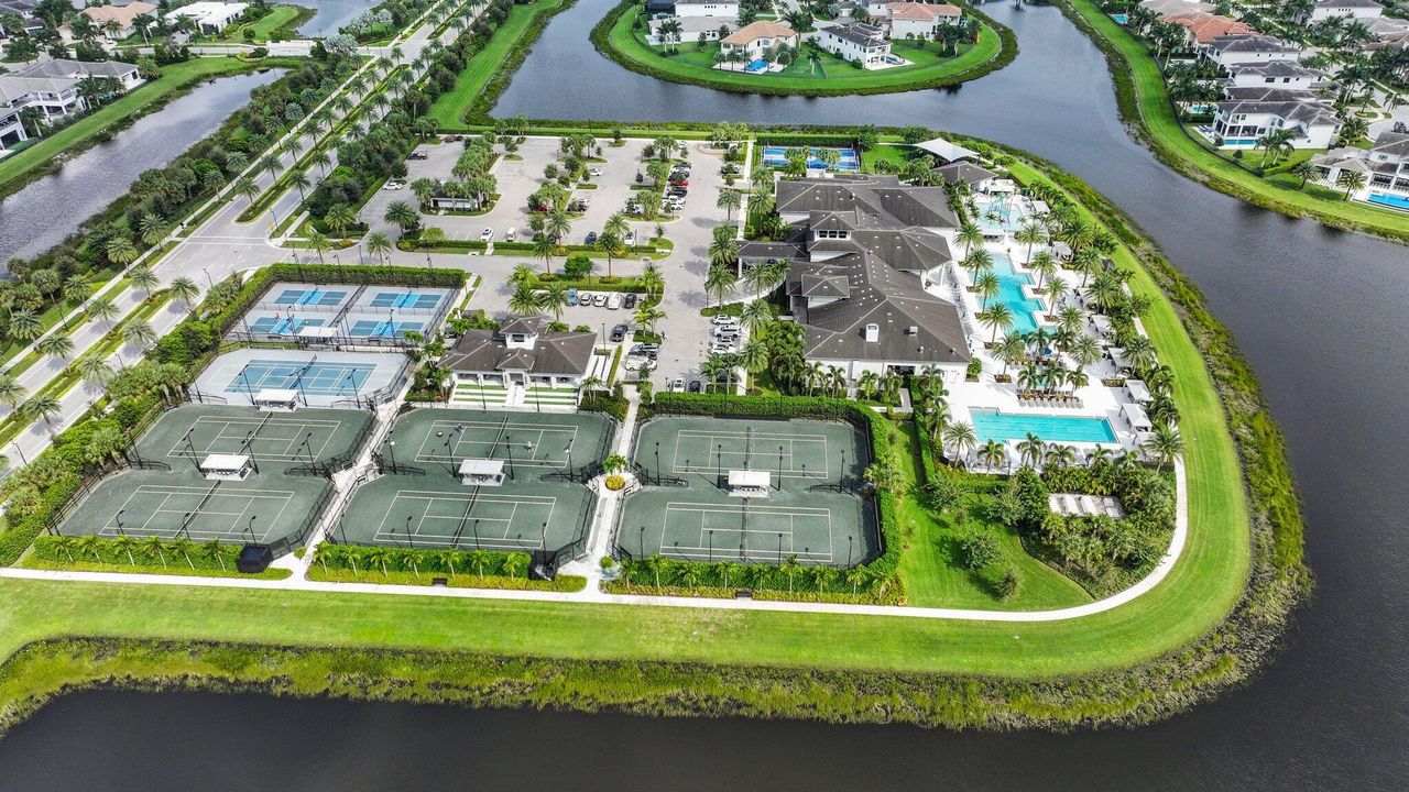 For Sale: $4,875,000 (6 beds, 8 baths, 6175 Square Feet)