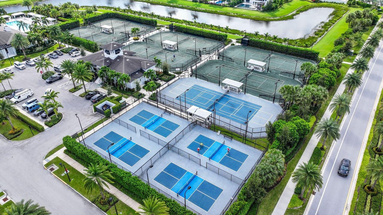 For Sale: $4,875,000 (6 beds, 8 baths, 6175 Square Feet)