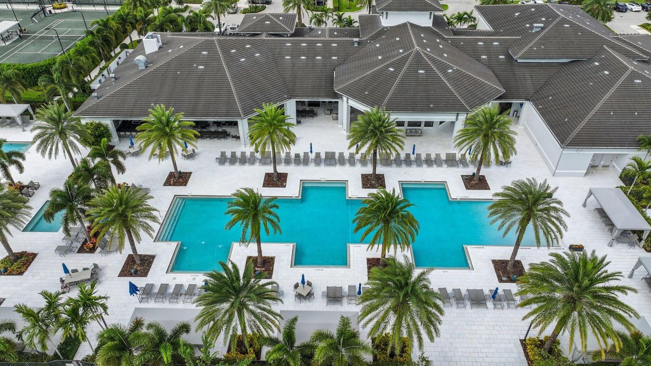 For Sale: $4,875,000 (6 beds, 8 baths, 6175 Square Feet)