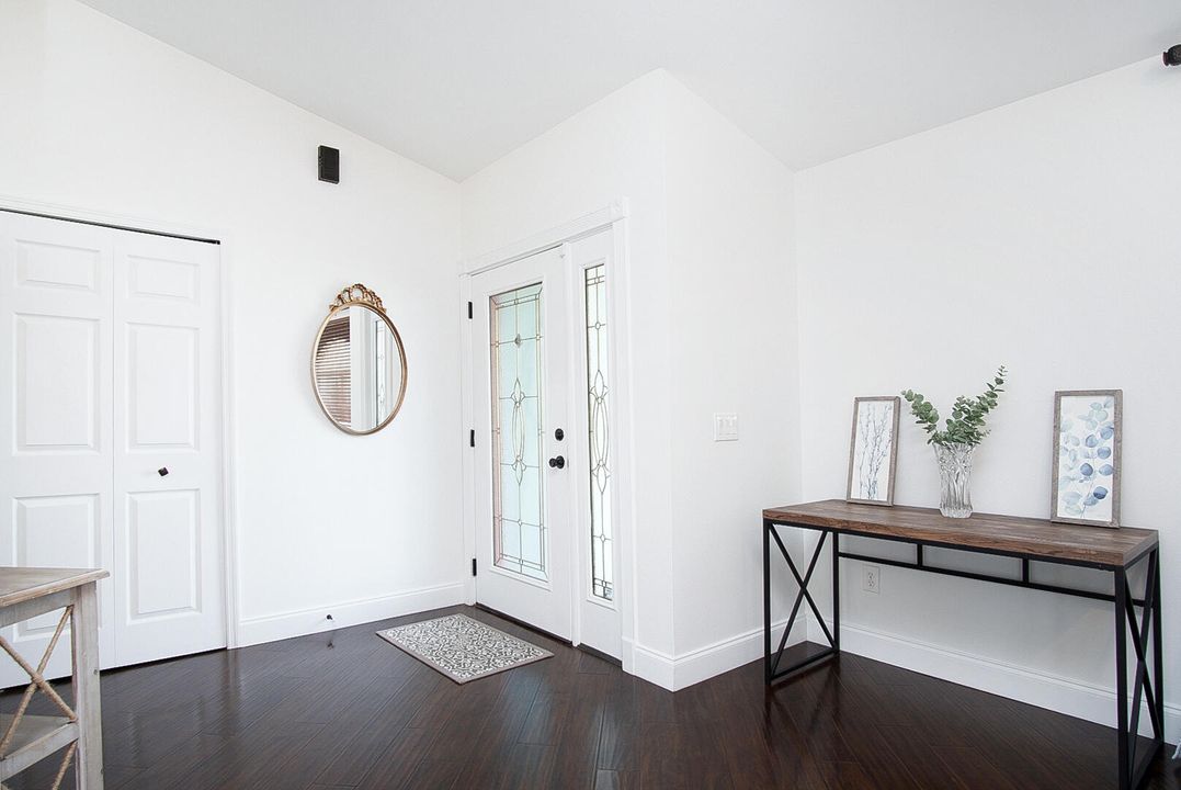 Activo con contrato: $499,000 (3 camas, 2 baños, 1932 Pies cuadrados)