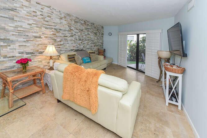 На продажу: $699,000 (2 спален, 2 ванн, 1047 Квадратных фут)