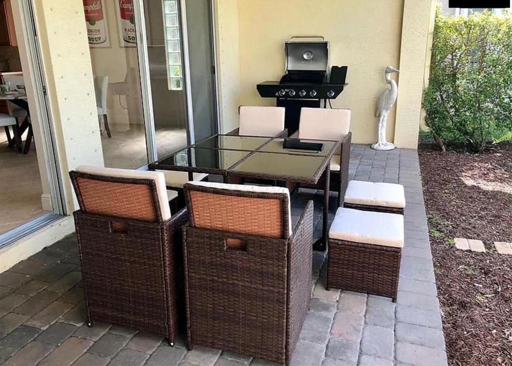 出租: $6,900 (3 贝兹, 2 浴室, 2085 平方英尺)