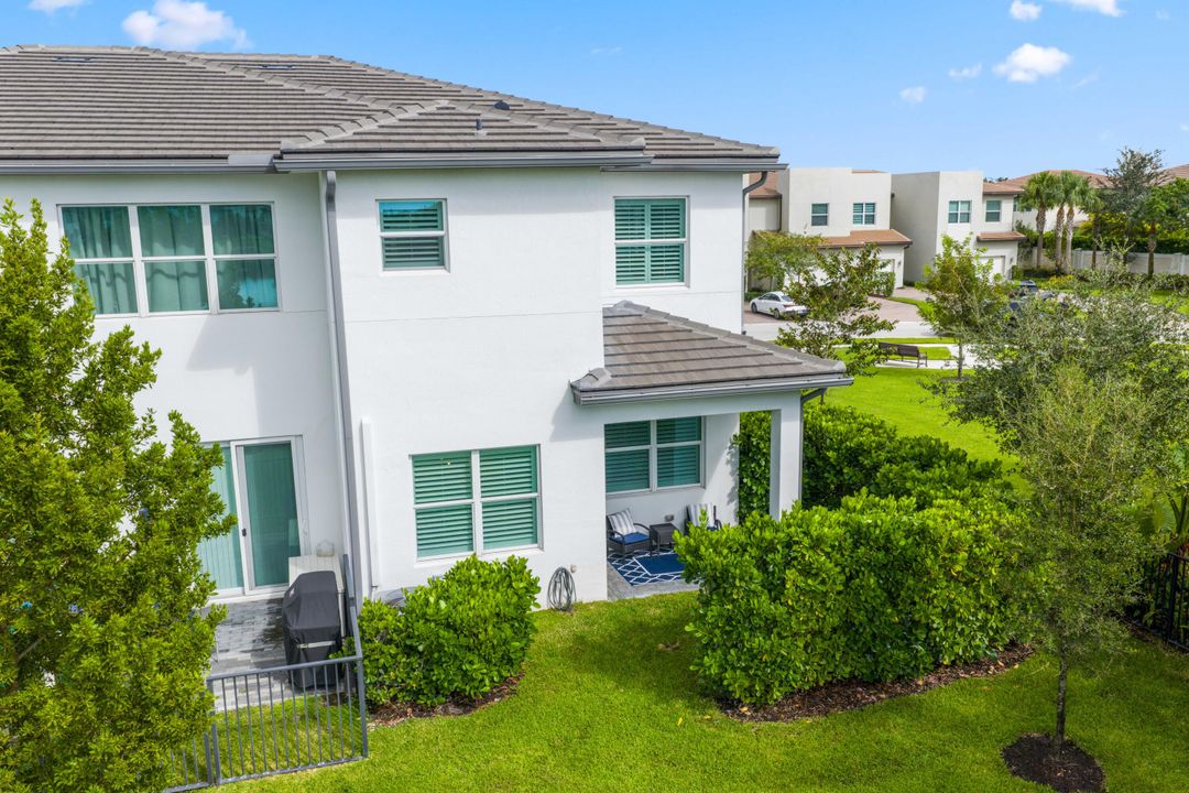 For Sale: $550,000 (3 beds, 2 baths, 2124 Square Feet)