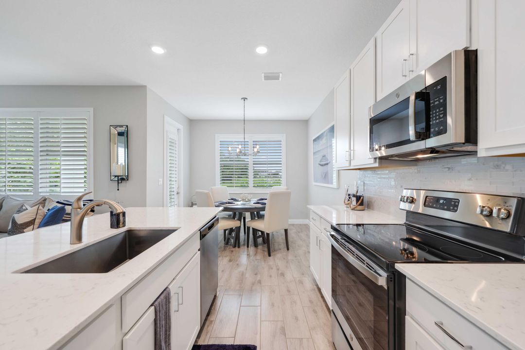 For Sale: $550,000 (3 beds, 2 baths, 2124 Square Feet)