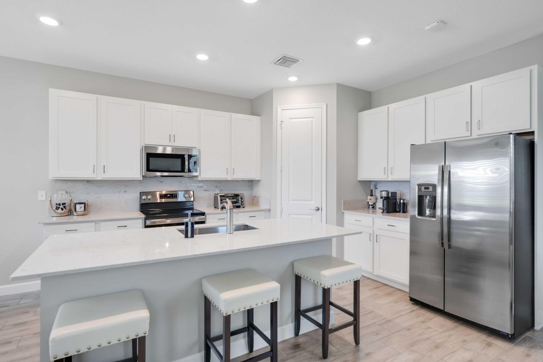 For Sale: $550,000 (3 beds, 2 baths, 2124 Square Feet)