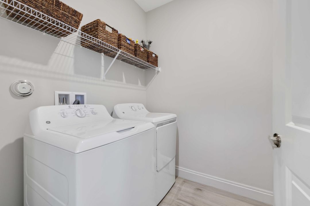 For Sale: $550,000 (3 beds, 2 baths, 2124 Square Feet)