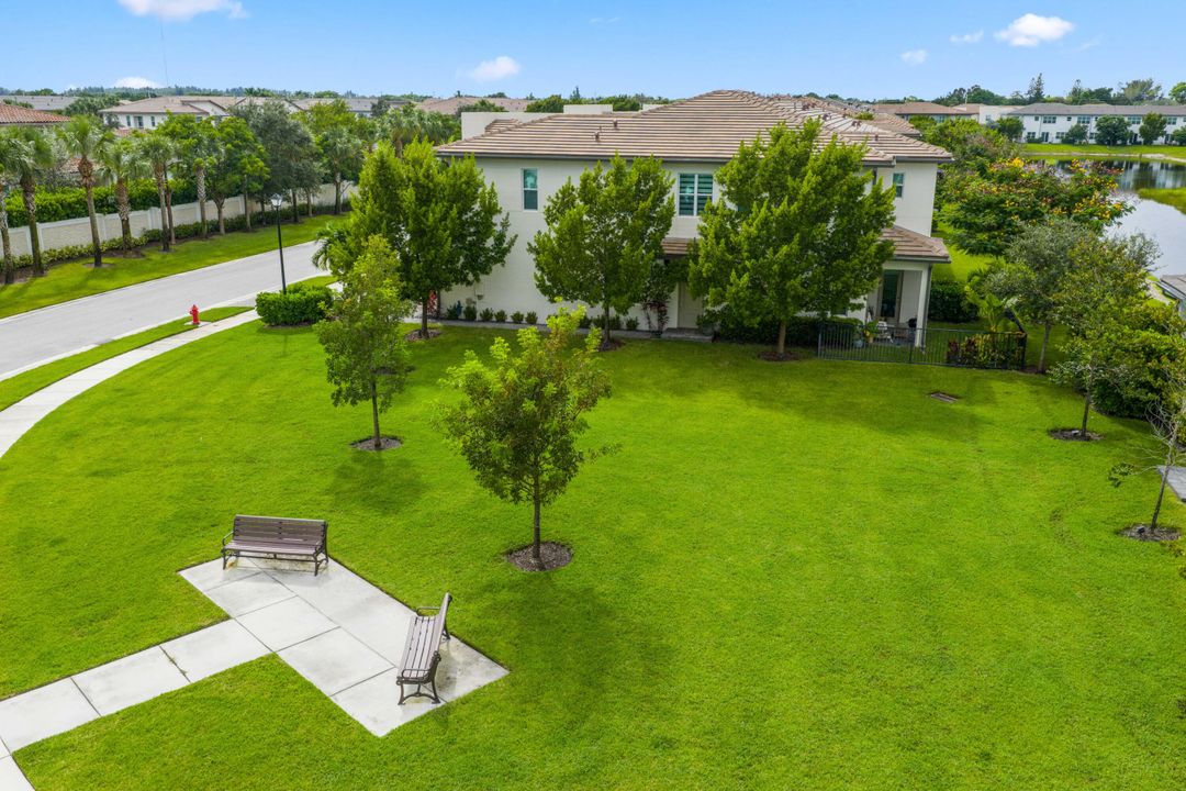 For Sale: $550,000 (3 beds, 2 baths, 2124 Square Feet)