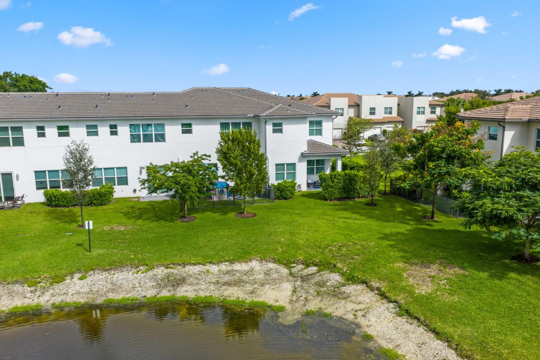 For Sale: $550,000 (3 beds, 2 baths, 2124 Square Feet)