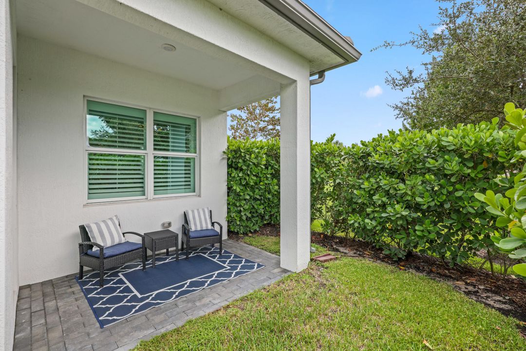 For Sale: $550,000 (3 beds, 2 baths, 2124 Square Feet)