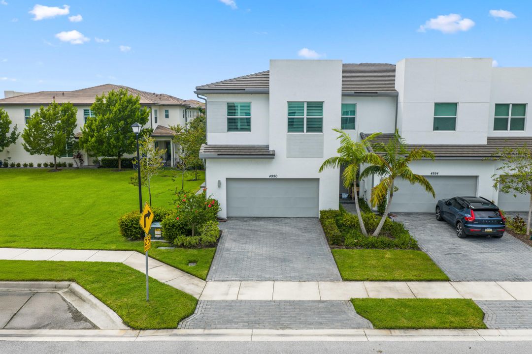 For Sale: $550,000 (3 beds, 2 baths, 2124 Square Feet)
