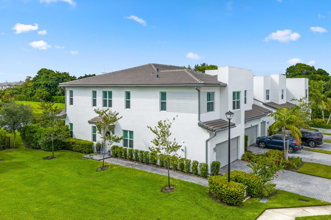 For Sale: $550,000 (3 beds, 2 baths, 2124 Square Feet)