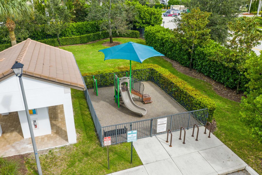 For Sale: $550,000 (3 beds, 2 baths, 2124 Square Feet)