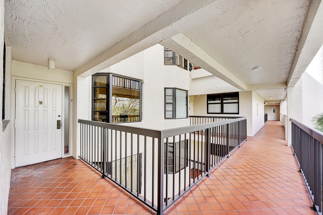 Active With Contract: $149,999 (2 beds, 2 baths, 1207 Square Feet)