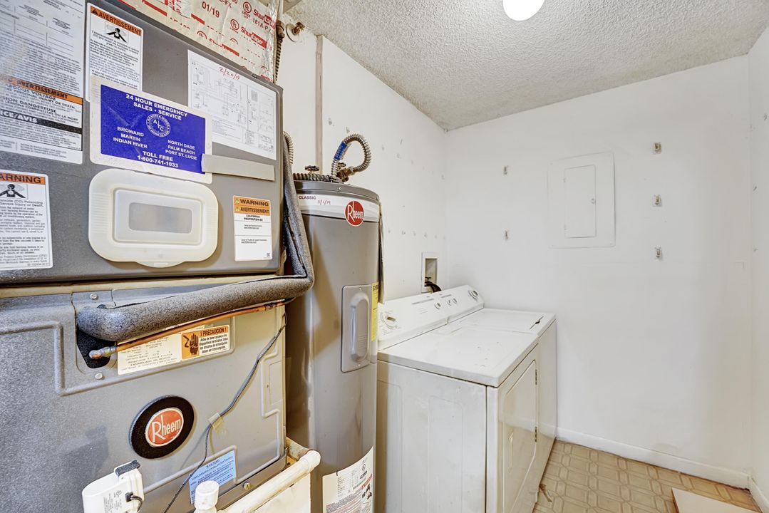 Active With Contract: $149,999 (2 beds, 2 baths, 1207 Square Feet)