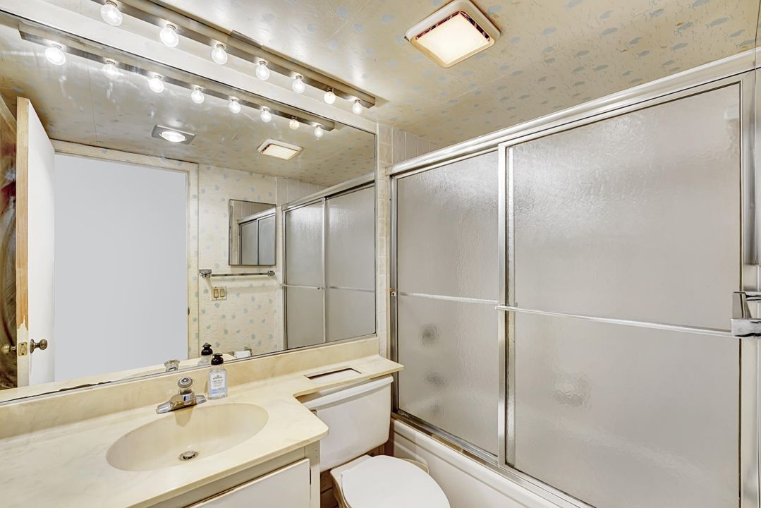 Active With Contract: $149,999 (2 beds, 2 baths, 1207 Square Feet)