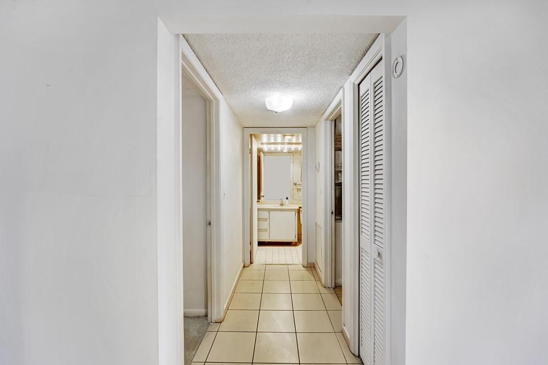 Active With Contract: $149,999 (2 beds, 2 baths, 1207 Square Feet)