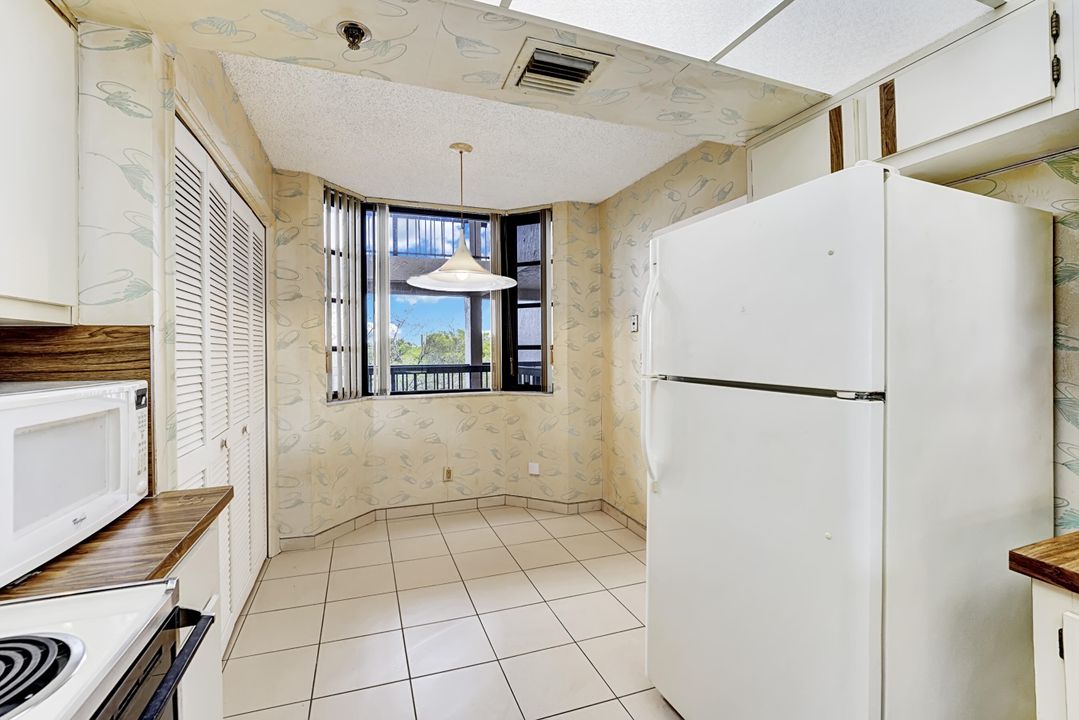 Active With Contract: $149,999 (2 beds, 2 baths, 1207 Square Feet)