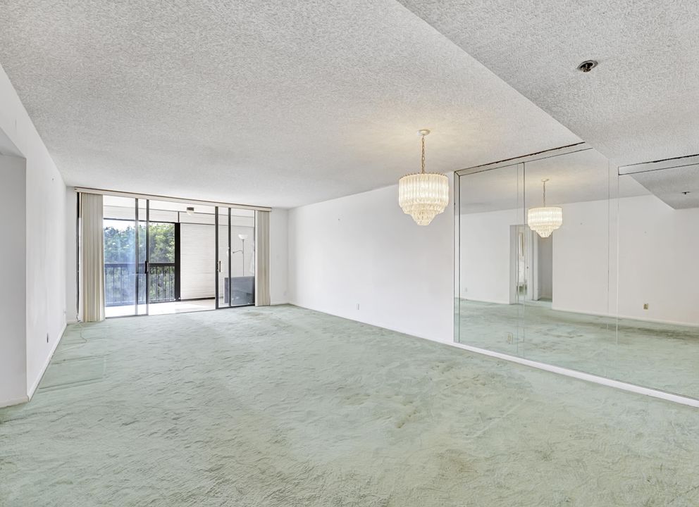 Active With Contract: $149,999 (2 beds, 2 baths, 1207 Square Feet)