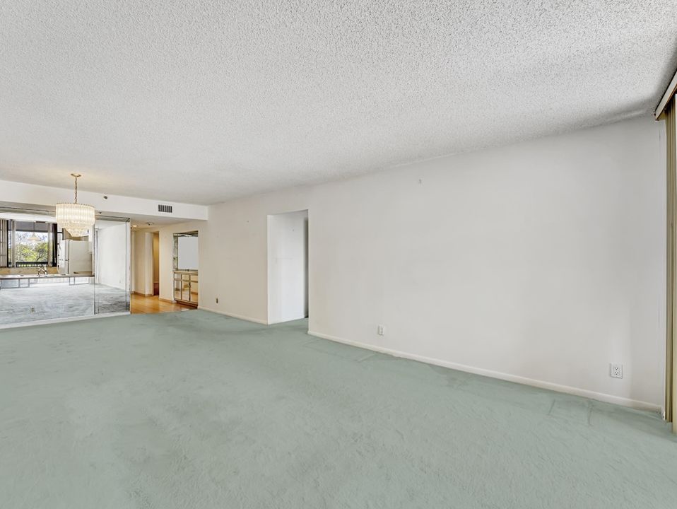 Active With Contract: $149,999 (2 beds, 2 baths, 1207 Square Feet)