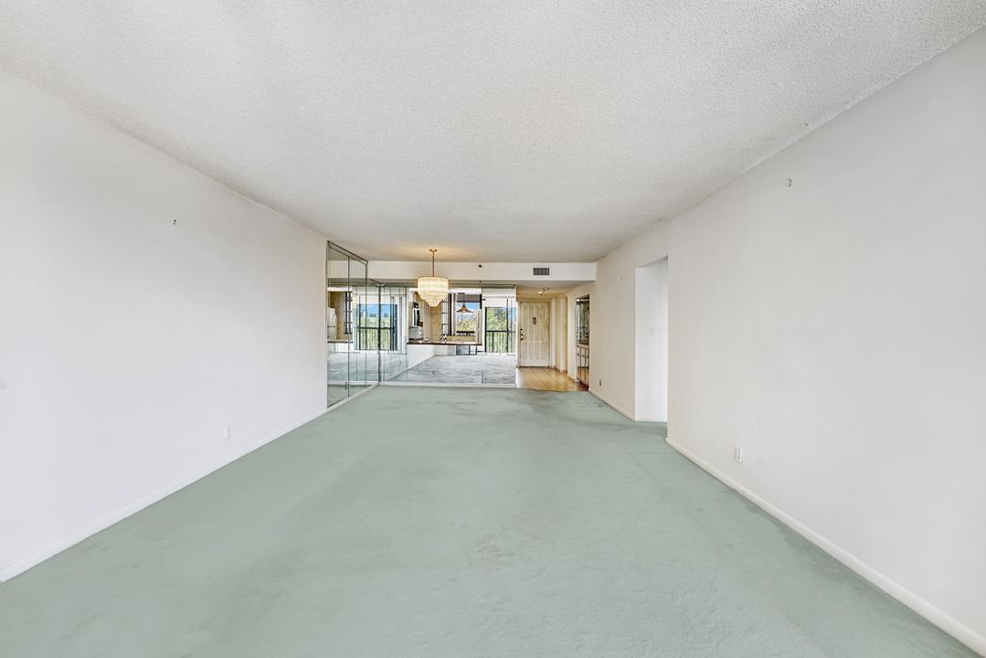 Active With Contract: $149,999 (2 beds, 2 baths, 1207 Square Feet)