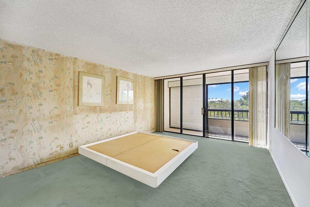 Active With Contract: $149,999 (2 beds, 2 baths, 1207 Square Feet)