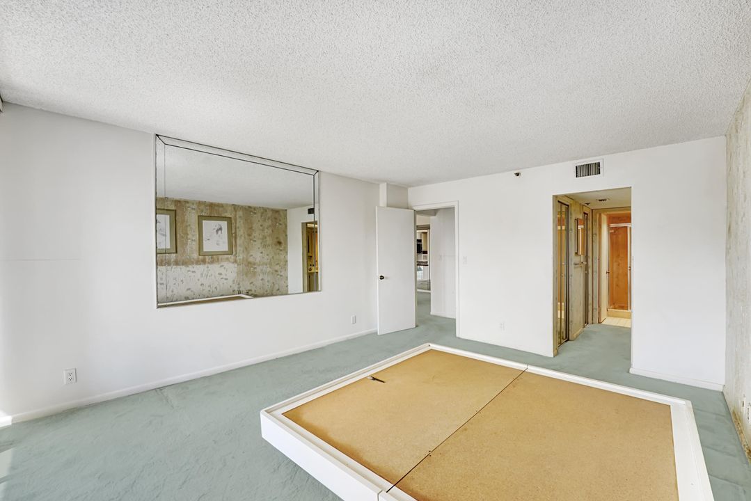 Active With Contract: $149,999 (2 beds, 2 baths, 1207 Square Feet)