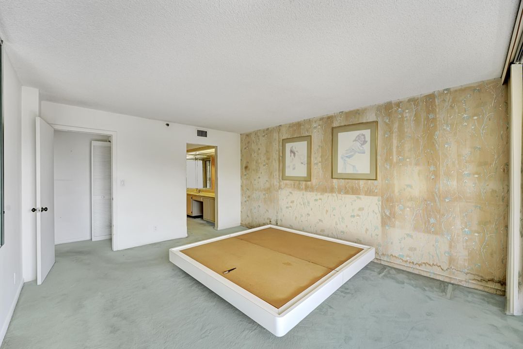 Active With Contract: $149,999 (2 beds, 2 baths, 1207 Square Feet)