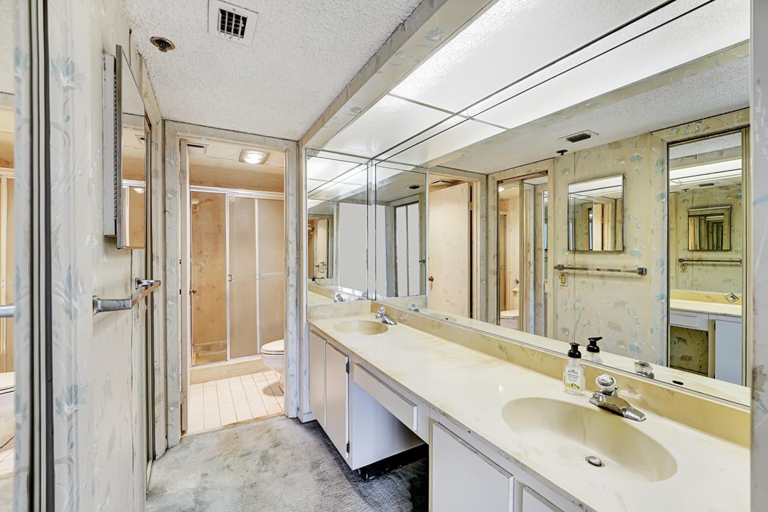 Active With Contract: $149,999 (2 beds, 2 baths, 1207 Square Feet)