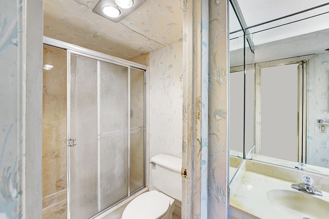 Active With Contract: $149,999 (2 beds, 2 baths, 1207 Square Feet)