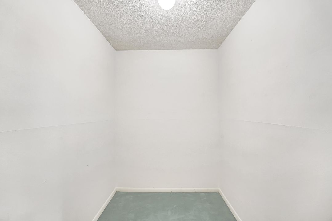 Active With Contract: $149,999 (2 beds, 2 baths, 1207 Square Feet)