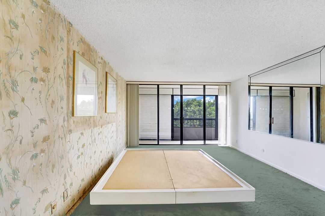 Active With Contract: $149,999 (2 beds, 2 baths, 1207 Square Feet)