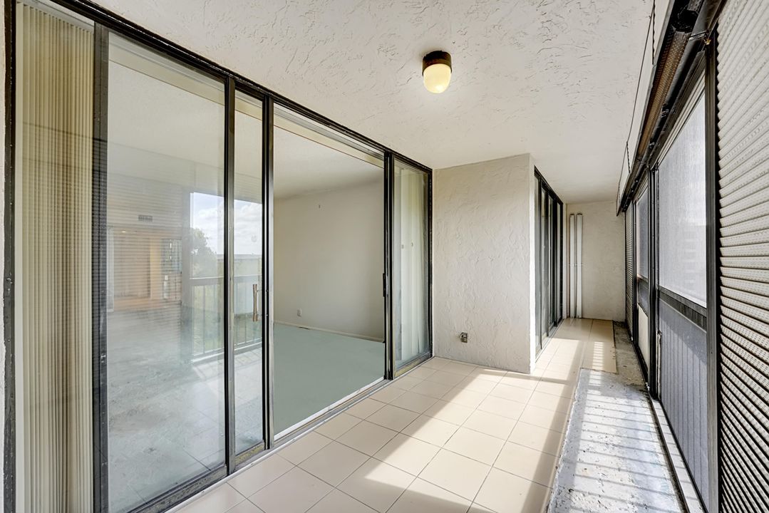 Active With Contract: $149,999 (2 beds, 2 baths, 1207 Square Feet)