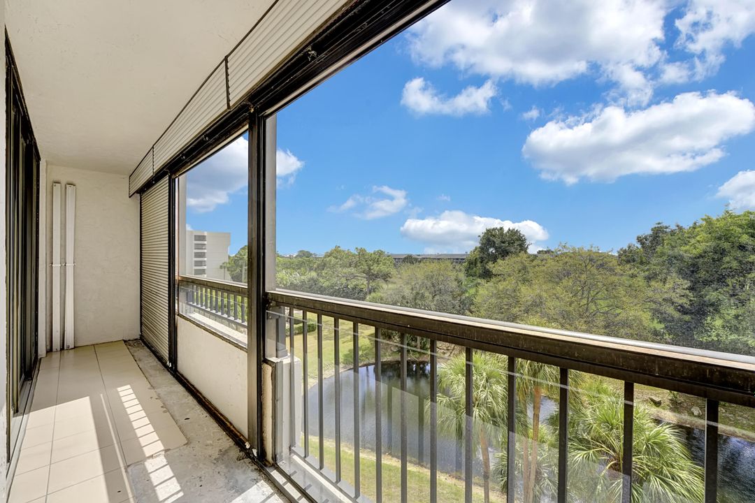 Active With Contract: $149,999 (2 beds, 2 baths, 1207 Square Feet)