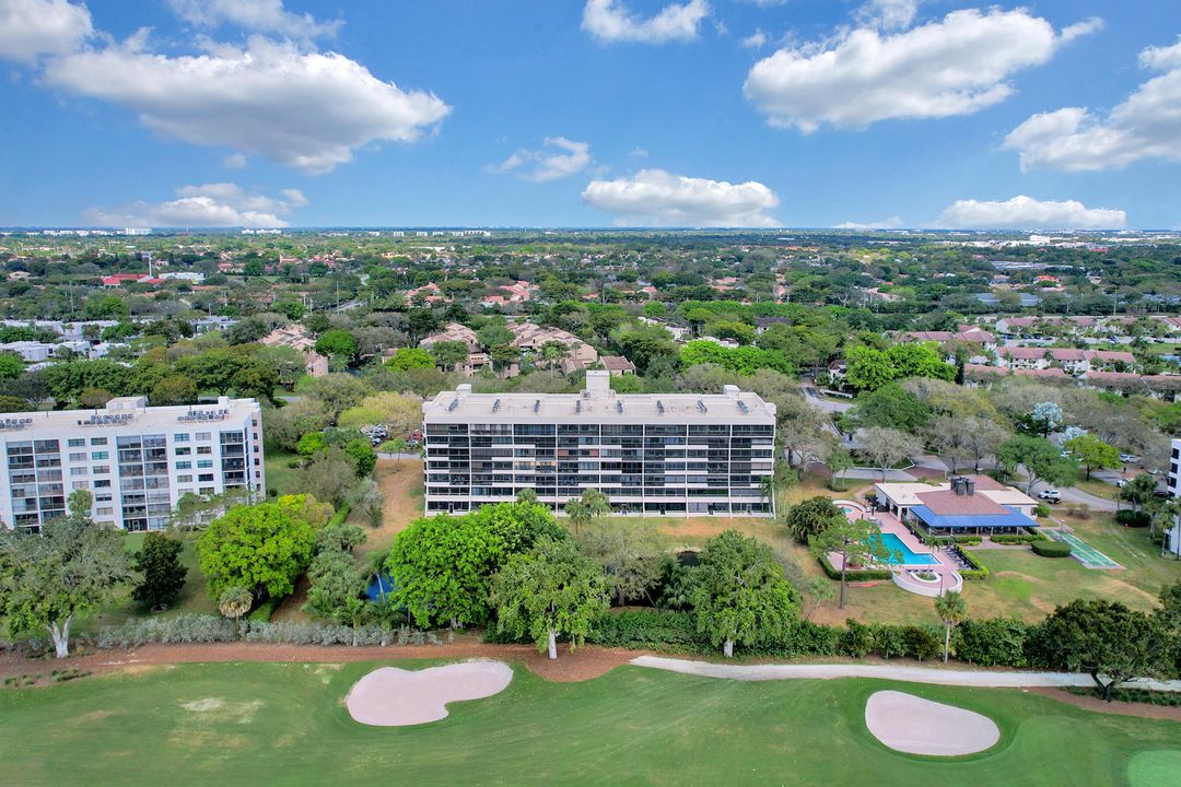 Active With Contract: $149,999 (2 beds, 2 baths, 1207 Square Feet)