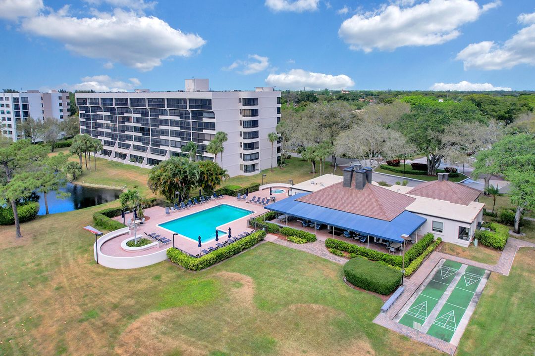 Active With Contract: $149,999 (2 beds, 2 baths, 1207 Square Feet)