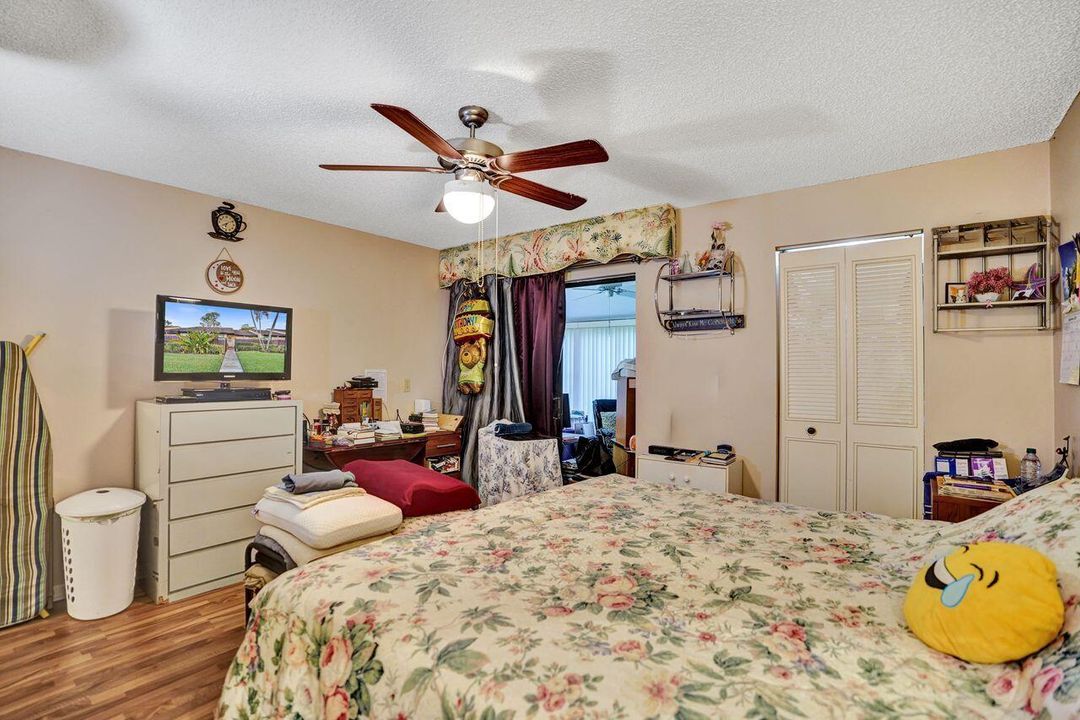 待售: $242,000 (2 贝兹, 2 浴室, 1370 平方英尺)