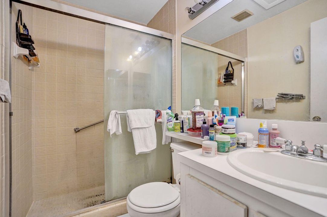 待售: $242,000 (2 贝兹, 2 浴室, 1370 平方英尺)