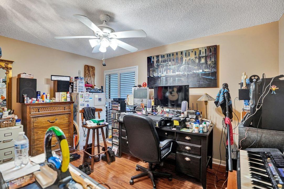 待售: $242,000 (2 贝兹, 2 浴室, 1370 平方英尺)