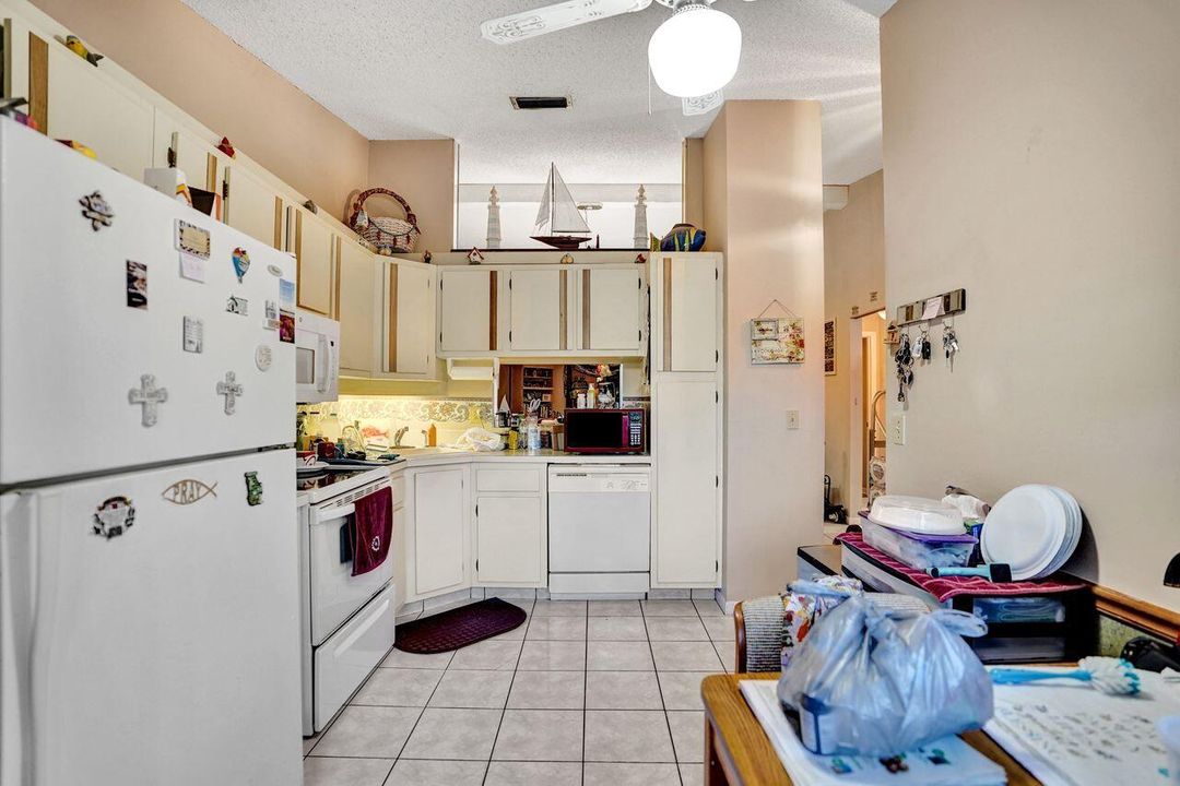 待售: $242,000 (2 贝兹, 2 浴室, 1370 平方英尺)