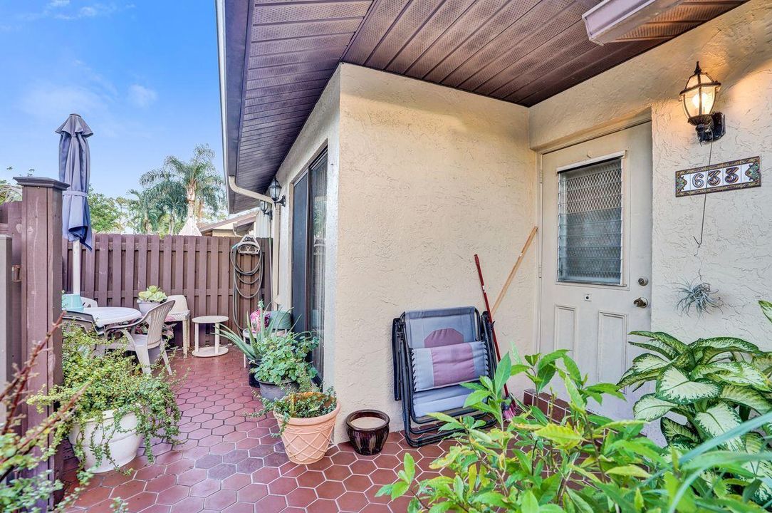 待售: $242,000 (2 贝兹, 2 浴室, 1370 平方英尺)