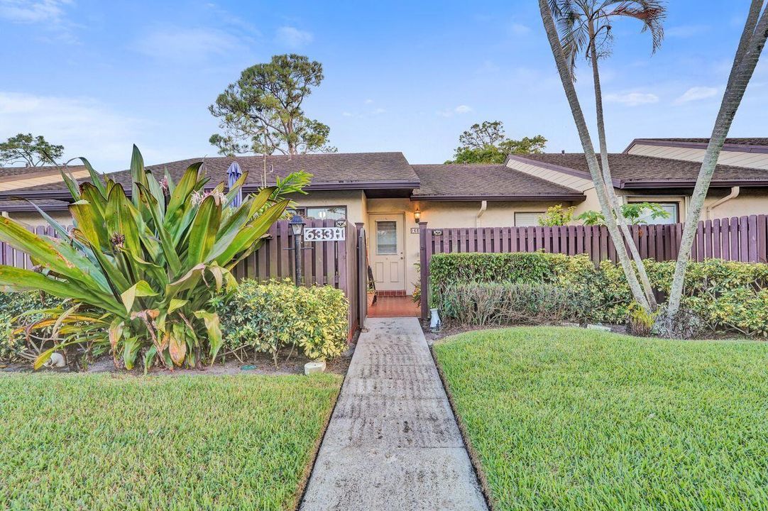 待售: $242,000 (2 贝兹, 2 浴室, 1370 平方英尺)