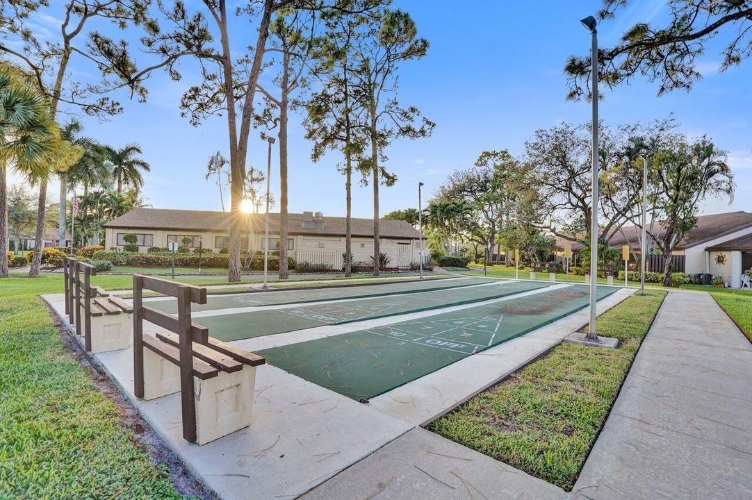 待售: $242,000 (2 贝兹, 2 浴室, 1370 平方英尺)